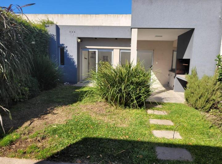Casa · 130m² · 3 Ambientes · 1 Cochera