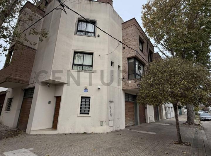 Casa · 70m² · 4 Ambientes · 1 Cochera