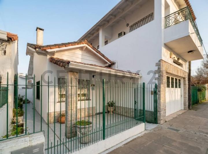 Casa · 250m² · 4 Ambientes · 2 Cocheras