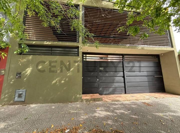 Casa · 191m² · 4 Ambientes · 2 Cocheras