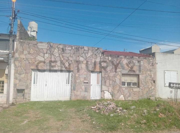 Casa · 80m² · 4 Ambientes · 1 Cochera