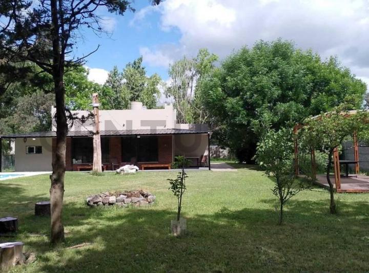 Casa · 2000m² · 4 Ambientes