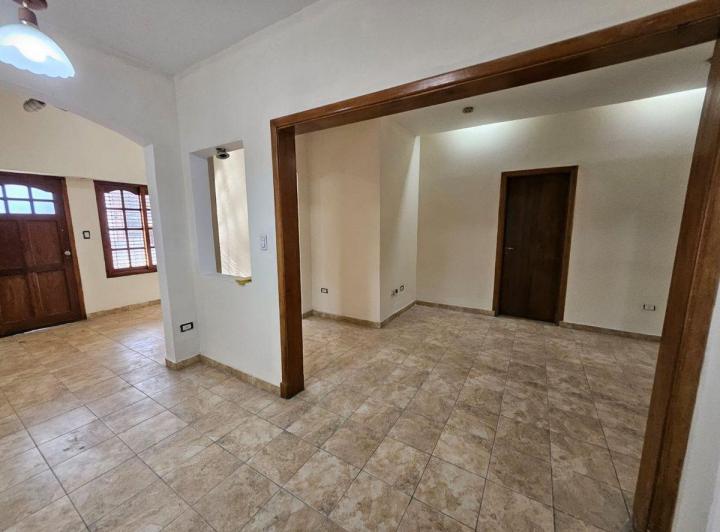 Casa · 194m² · 6 Ambientes · 2 Cocheras