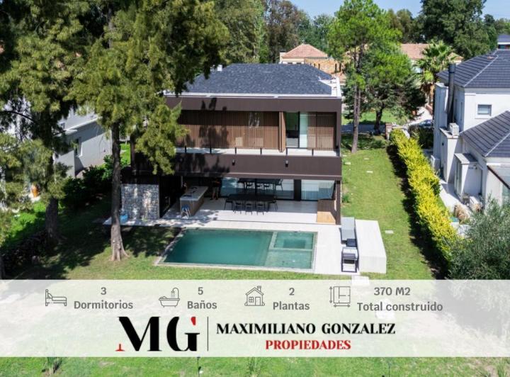 Casa · 370m² · 5 Ambientes · 1 Cochera
