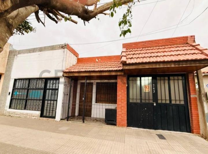 Casa · 94m² · 4 Ambientes · 2 Cocheras