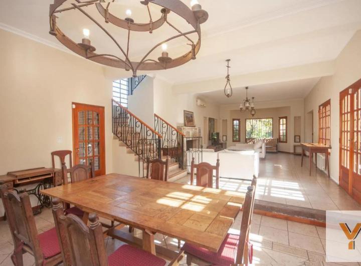 Casa · 326m² · 5 Ambientes · 1 Cochera