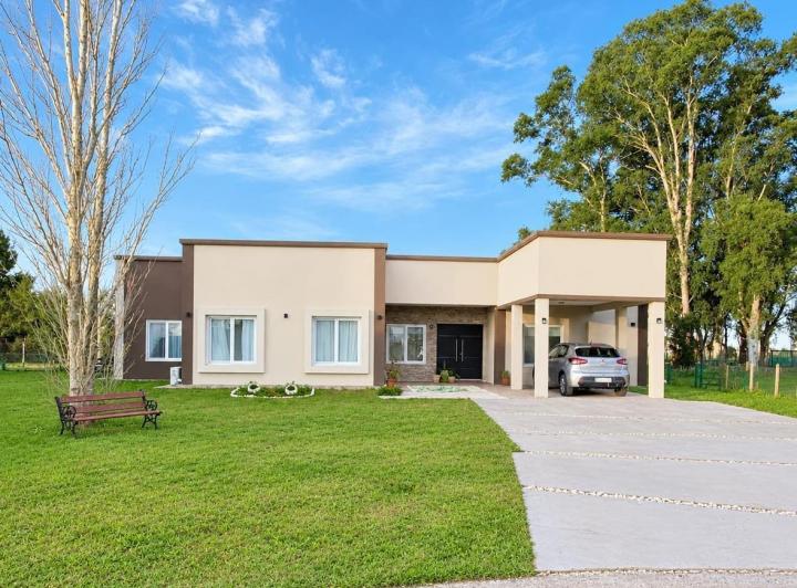 Casa · 180m² · 5 Ambientes · 3 Cocheras