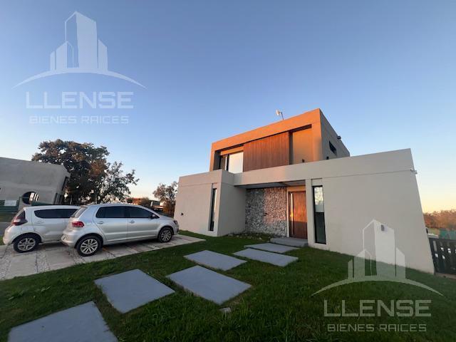 Casa · 200m² · 5 Ambientes · 2 Cocheras