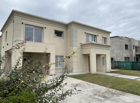 Casa · 270m² · 7 Ambientes · 1 Cochera