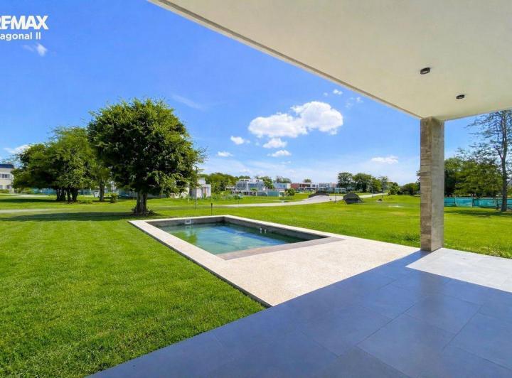 Casa · 287m² · 6 Ambientes · 4 Cocheras