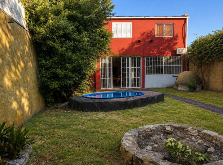 Casa · 250m² · 5 Ambientes · 2 Cocheras