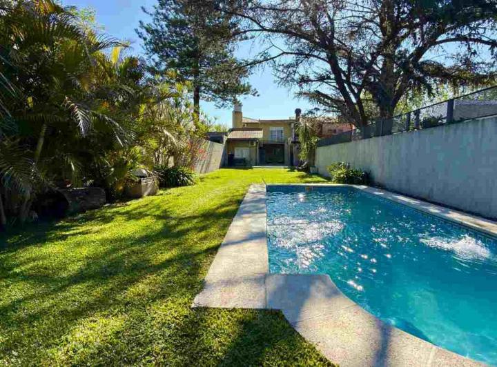 Casa · 185m² · 5 Ambientes · 1 Cochera