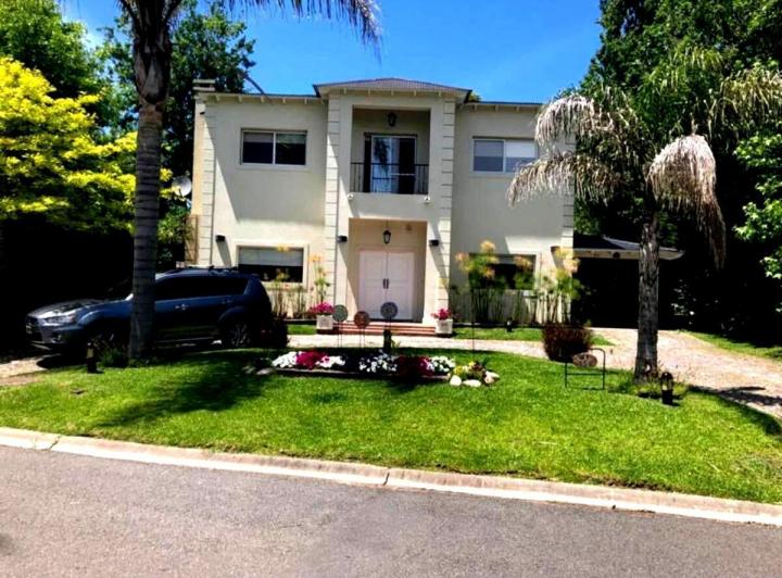 Casa · 250m² · 5 Ambientes
