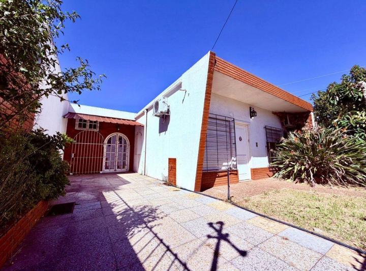 Casa · 212m² · 5 Ambientes · 2 Cocheras