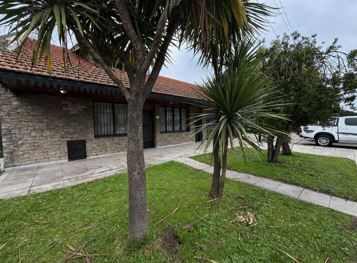Casa · 386m² · 6 Ambientes · 2 Cocheras