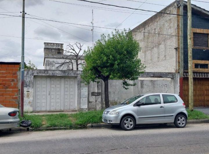 Casa · 210m² · 5 Ambientes · 2 Cocheras