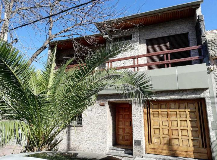 Casa · 155m² · 5 Ambientes · 1 Cochera
