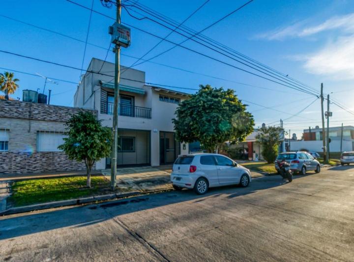 Casa · 217m² · 7 Ambientes · 4 Cocheras