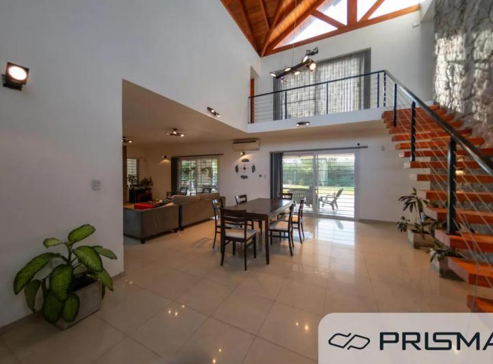 Casa · 406m² · 12 Ambientes · 2 Cocheras