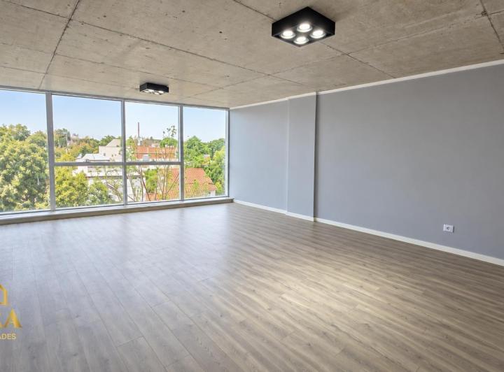 Oficina comercial · 49m² · 1 Ambiente · 1 Cochera