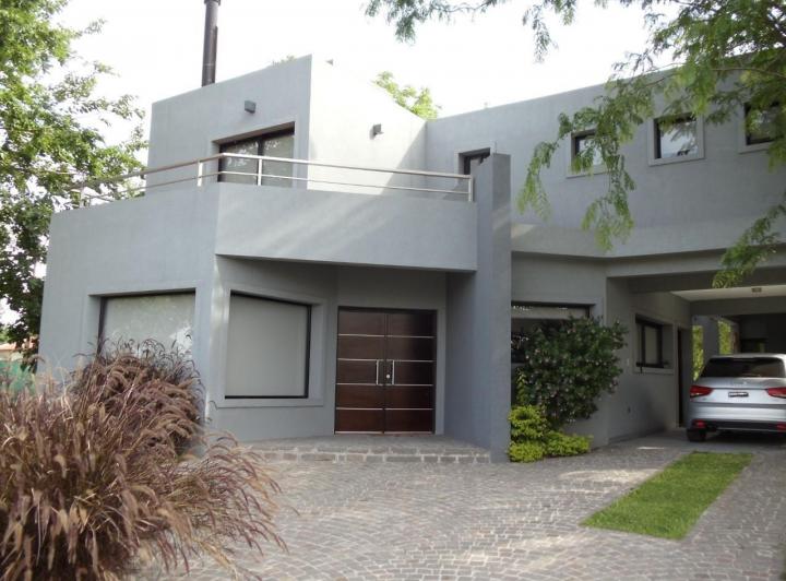 Casa · 220m² · 4 Ambientes · 1 Cochera