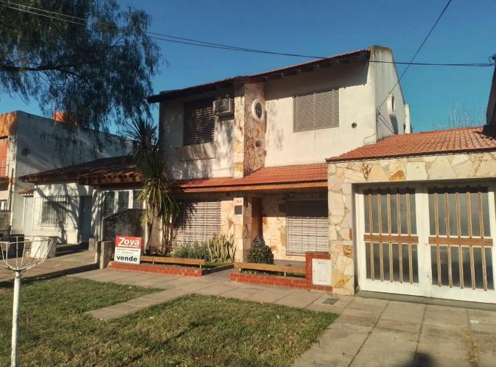 Casa · 200m² · 5 Ambientes · 2 Cocheras