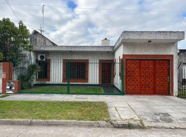 Casa · 120m² · 4 Ambientes · 1 Cochera