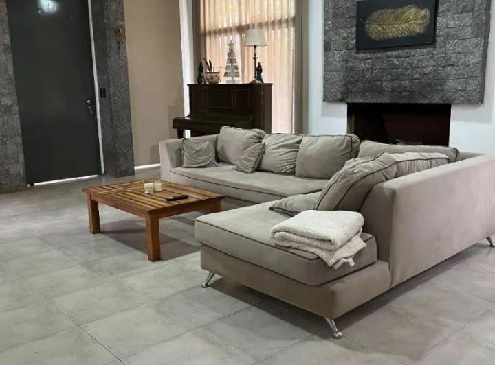 Casa · 200m² · 4 Ambientes · 2 Cocheras