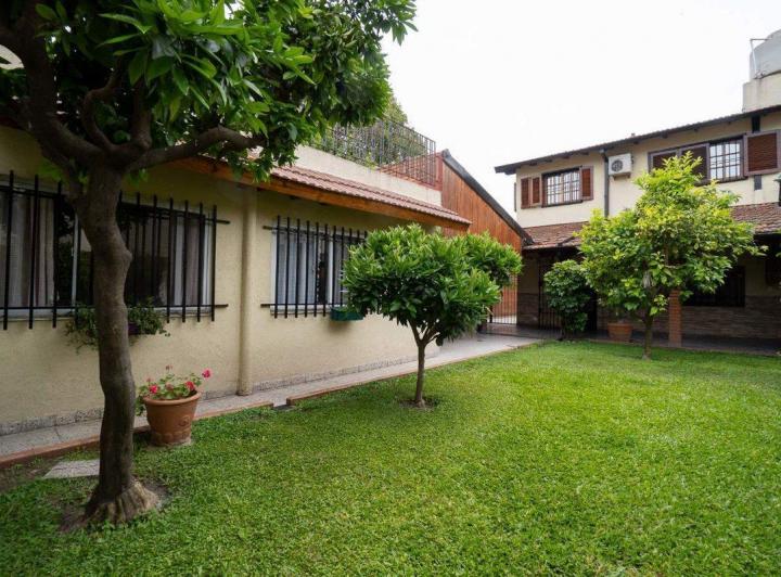 Casa · 214m² · 4 Ambientes · 2 Cocheras