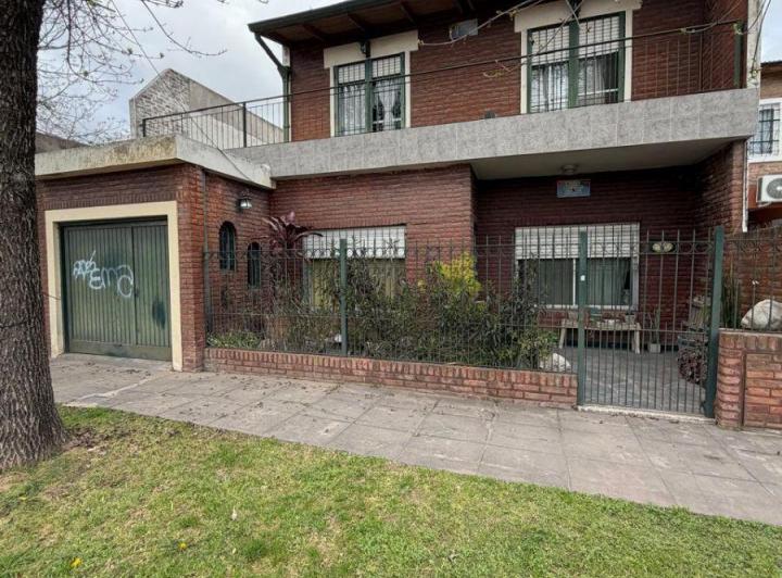 Casa · 148m² · 5 Ambientes · 3 Cocheras