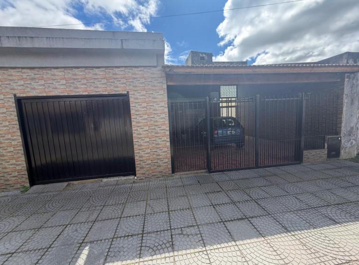 Casa · 105m² · 4 Ambientes · 2 Cocheras