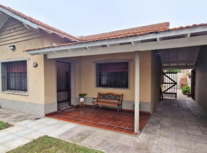 Casa · 102m² · 3 Ambientes · 2 Cocheras