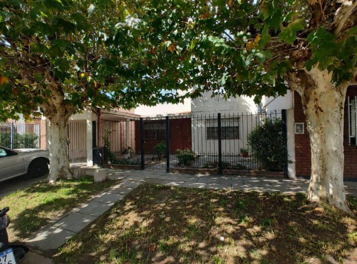 Casa · 90m² · 4 Ambientes · 1 Cochera