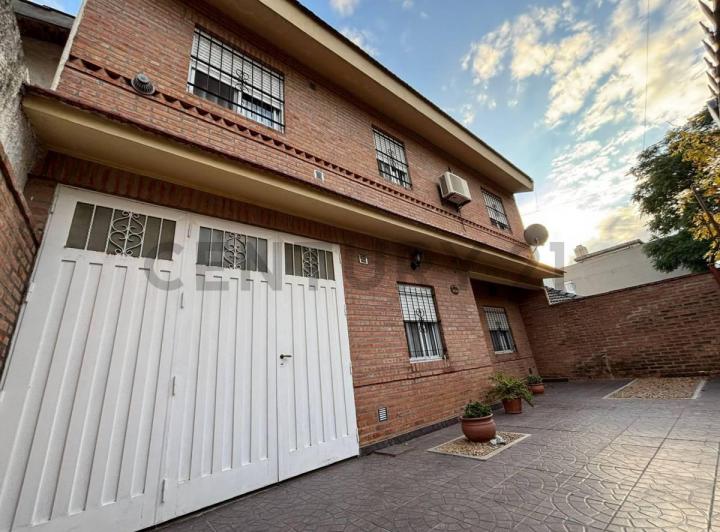 Casa · 166m² · 5 Ambientes · 1 Cochera