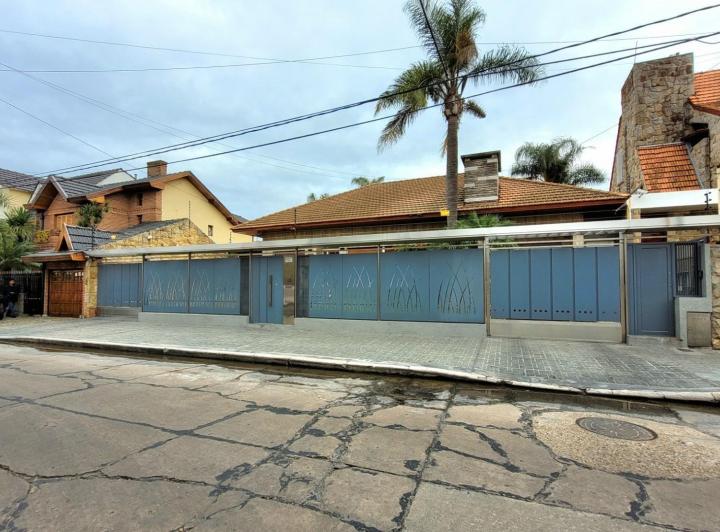 Casa · 430m² · 4 Ambientes · 4 Cocheras