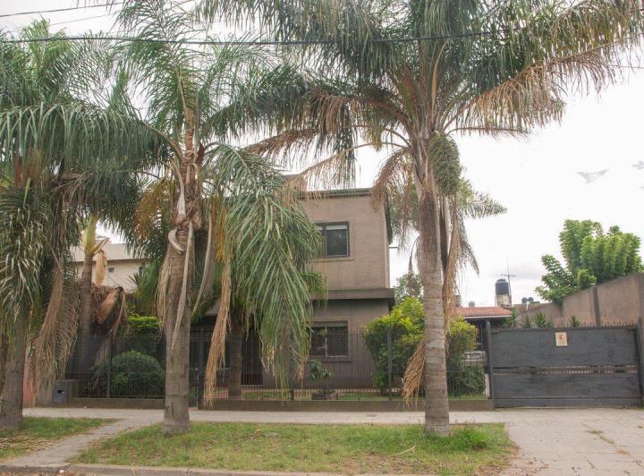 Casa · 110m² · 4 Ambientes · 2 Cocheras