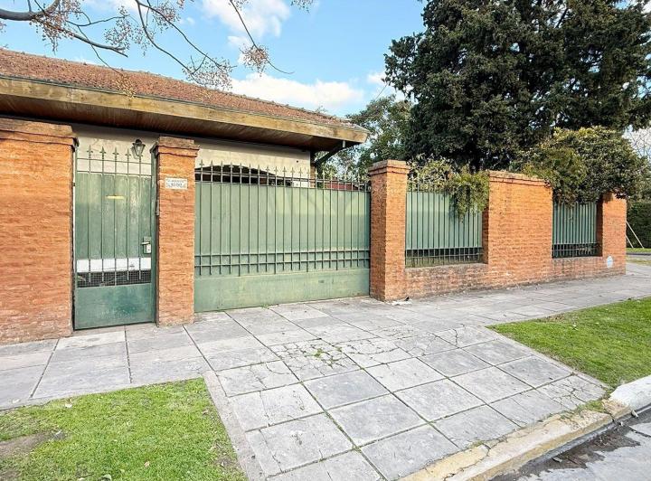 Casa · 160m² · 4 Ambientes · 1 Cochera