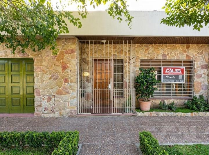 Casa · 148m² · 5 Ambientes · 2 Cocheras