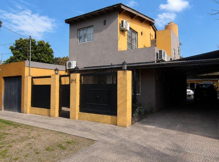 Casa · 200m² · 5 Ambientes · 3 Cocheras