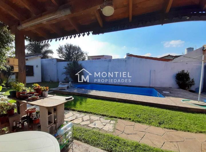 Casa · 196m² · 5 Ambientes · 2 Cocheras