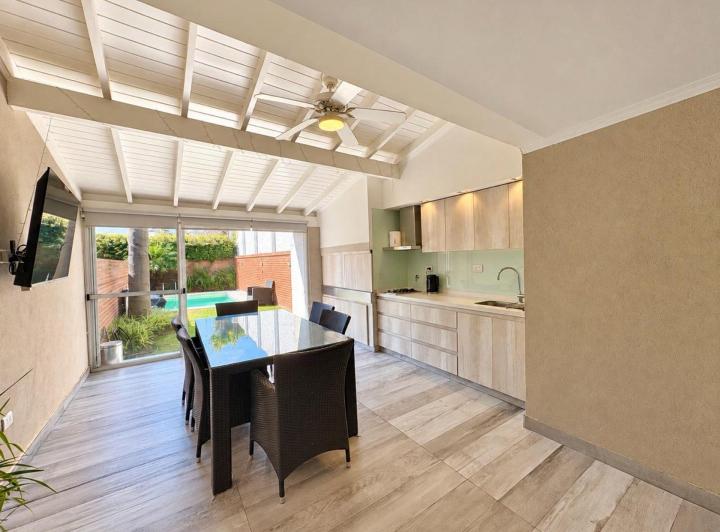 Casa · 129m² · 5 Ambientes · 2 Cocheras