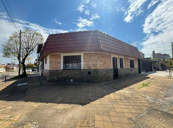 Casa · 95m² · 3 Ambientes · 2 Cocheras