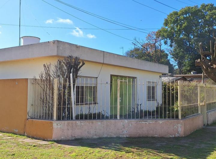 Casa · 90m² · 4 Ambientes · 3 Cocheras