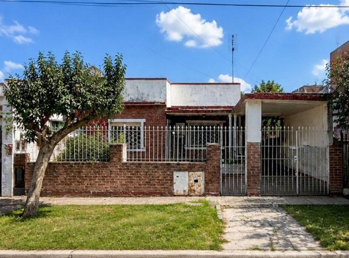 Casa · 208m² · 7 Ambientes · 2 Cocheras