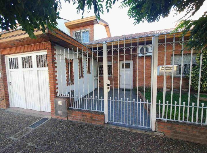 Casa · 100m² · 5 Ambientes · 1 Cochera
