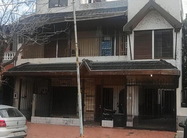 Casa · 162m² · 6 Dormitorios · 1 Cochera