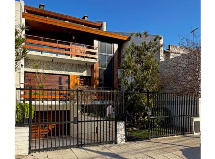 Casa · 310m² · 5 Ambientes · 3 Cocheras