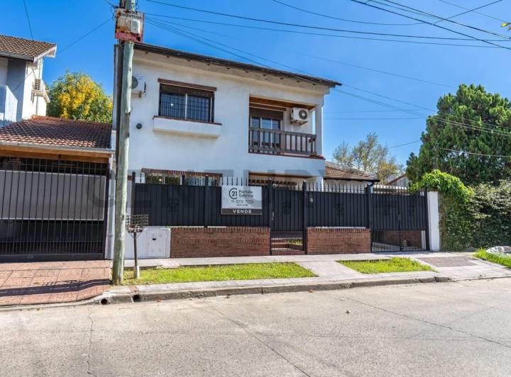 Casa · 180m² · 4 Ambientes · 1 Cochera