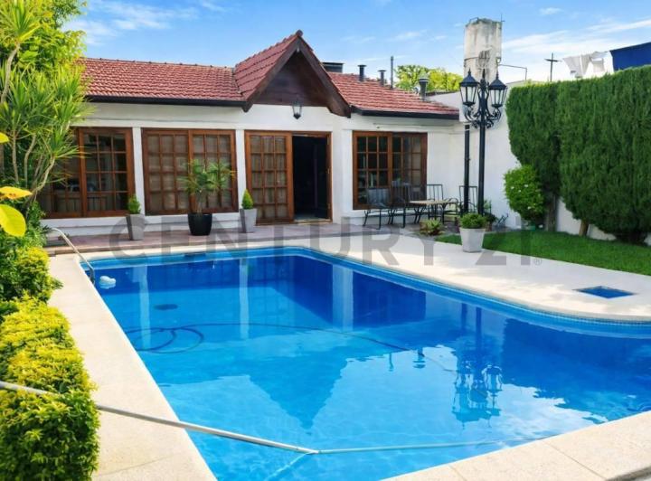 Casa · 270m² · 5 Ambientes