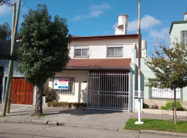 Casa · 140m² · 4 Ambientes · 1 Cochera